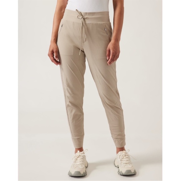 Athleta Pants - Athleta‎ Trekkie North Jogger Womens 6 Ecru Beige Mid Rise Pants Pockets 405726